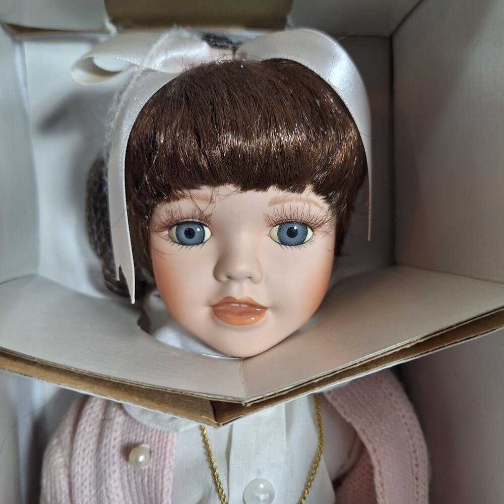 50s Tribute Porcelain Doll Poodle Skirt 16" COA Heritage Signature - Picture 3 of 13